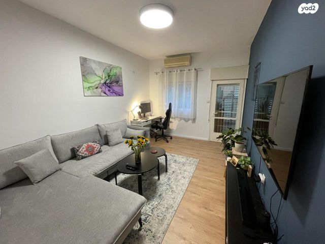 שדרת התמרים 7