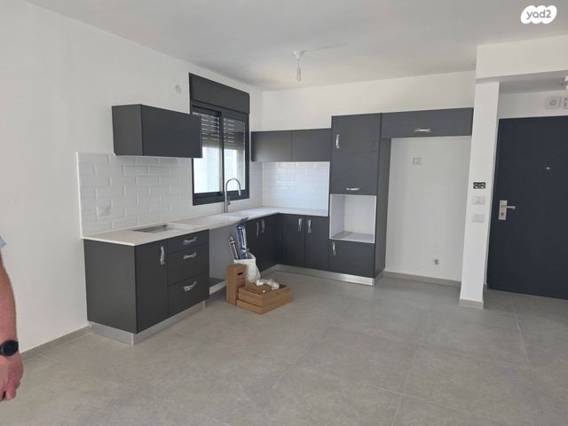 אהוד מנור 32