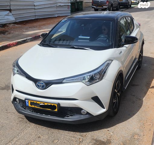 מודעת רכב טויוטה C-HR
