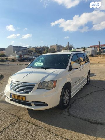 מודעת רכב קרייזלר גראנד וויאג'ר