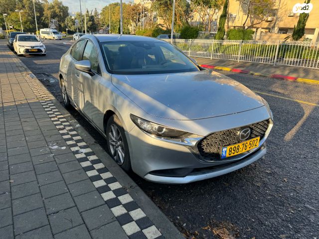 מודעת רכב מאזדה 3