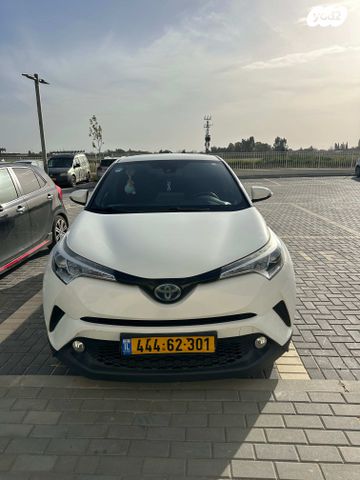 מודעת רכב טויוטה C-HR