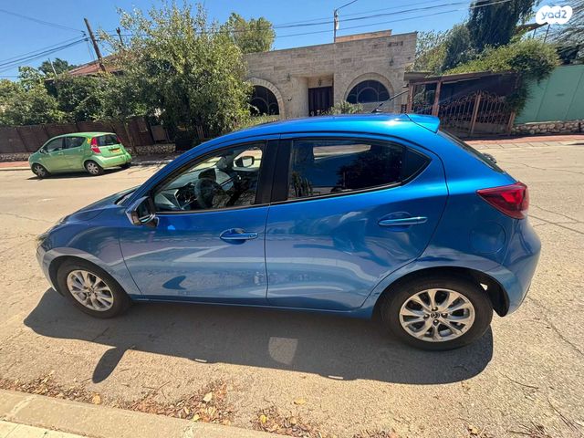 מודעת רכב מאזדה 2