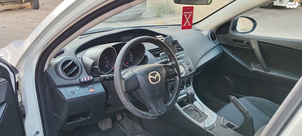 מודעת רכב מאזדה 3