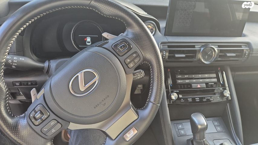 מודעת רכב לקסוס IS