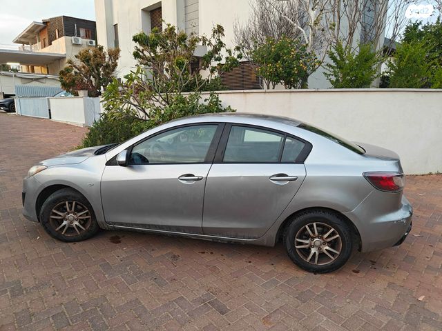 מודעת רכב מאזדה 3