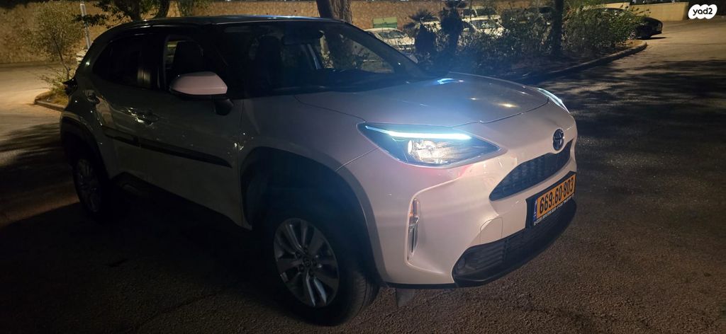 מודעת רכב טויוטה יאריס קרוס