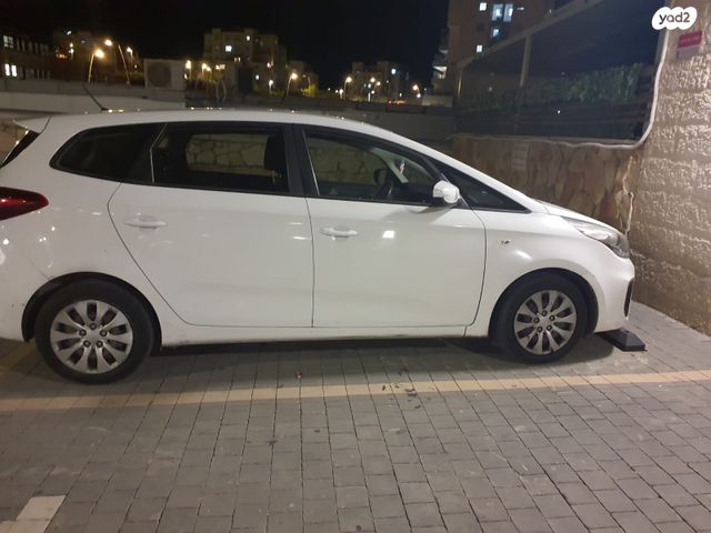 מודעת רכב קיה קארנס