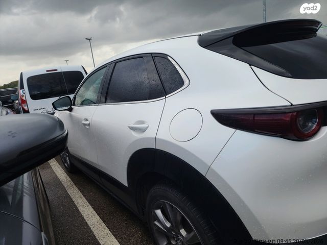 מודעת רכב מאזדה CX-30