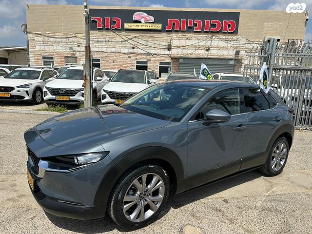 מודעת רכב מאזדה CX-30