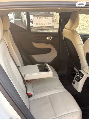 מודעת רכב וולוו XC40