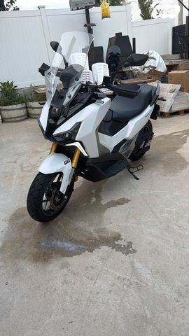 מודעת רכב סאן יאנג ADX400