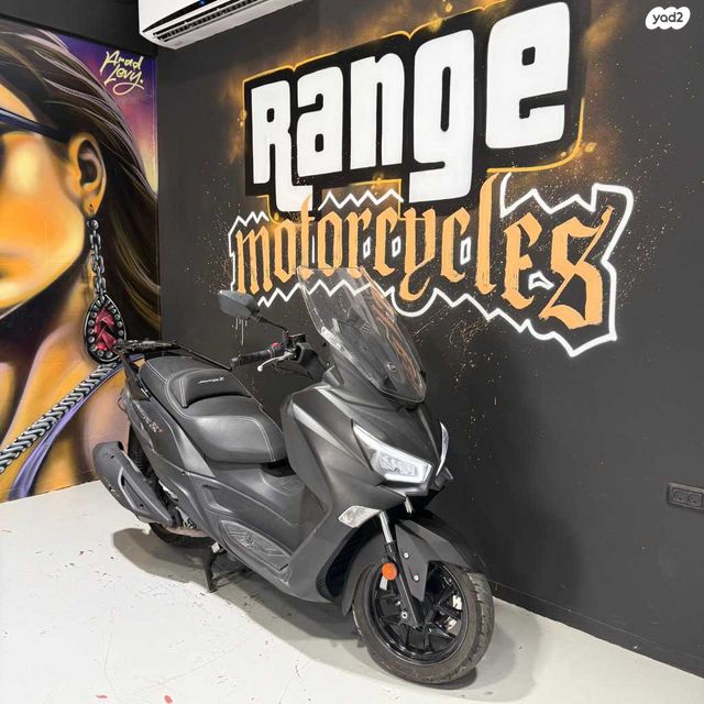 מודעת רכב סאן יאנג ג'וי-מקס Z-300