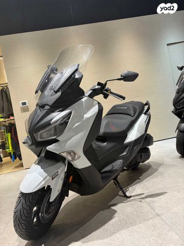 מודעת רכב סאן יאנג ג'וי-מקס Z-300