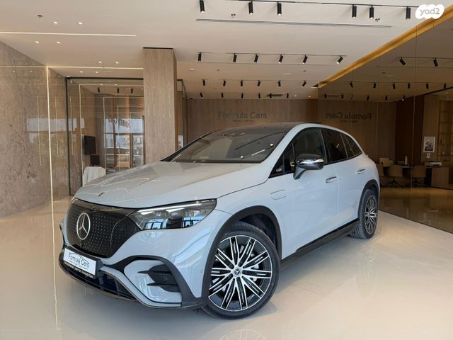 מודעת רכב מרצדס-בנץ EQE SUV