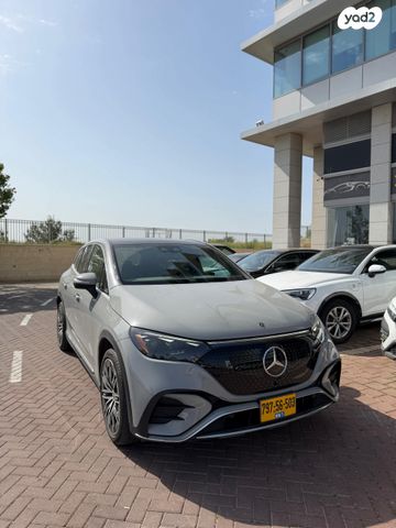 מודעת רכב מרצדס-בנץ EQE SUV