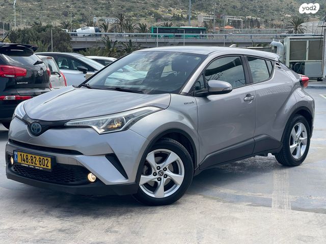 מודעת רכב טויוטה C-HR