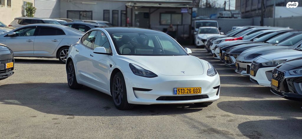 מודעת רכב טסלה מודל 3