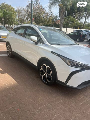 מודעת רכב ג׳ילי Geometry C