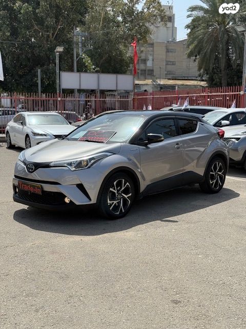 מודעת רכב טויוטה C-HR