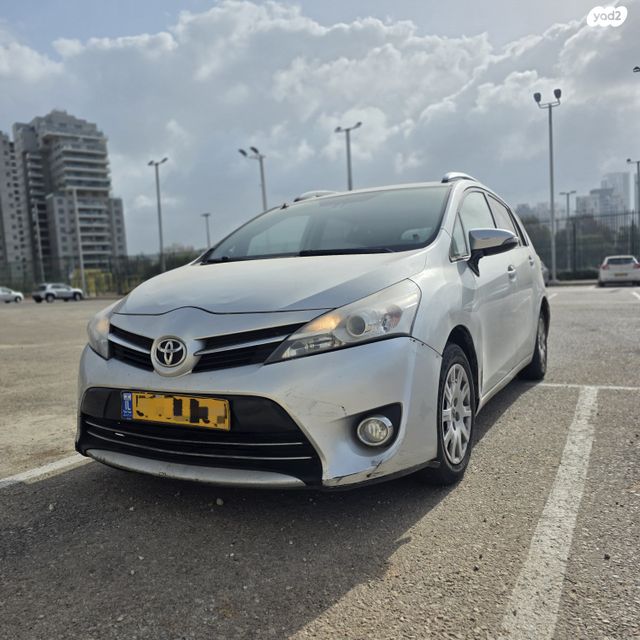 מודעת רכב טויוטה ורסו
