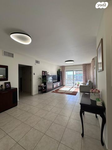 שדרות רוטשילד 23