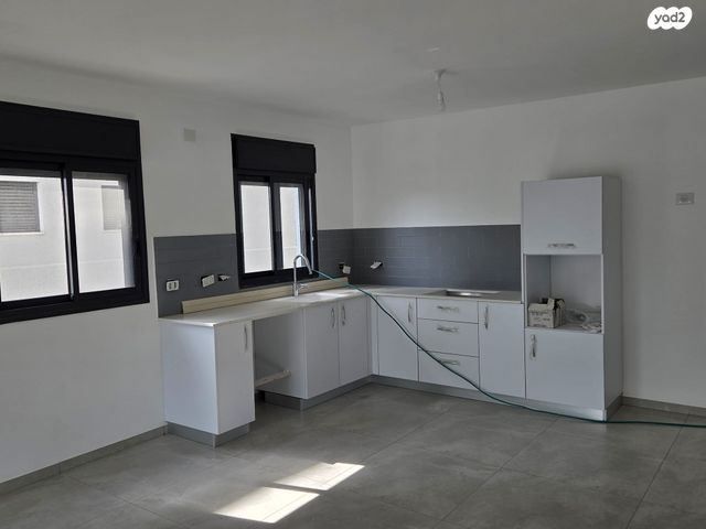 בנימין ד'ישראלי 11