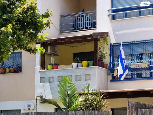 חיים הרצוג 21