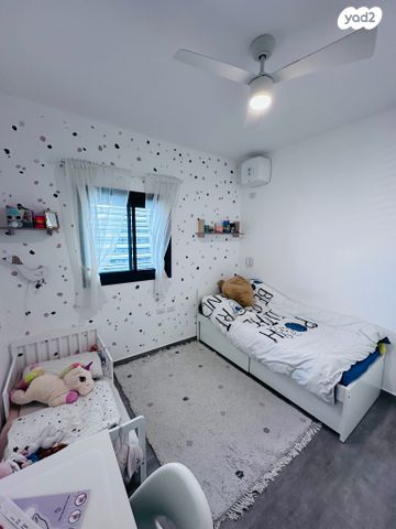 יצחק נבון 19