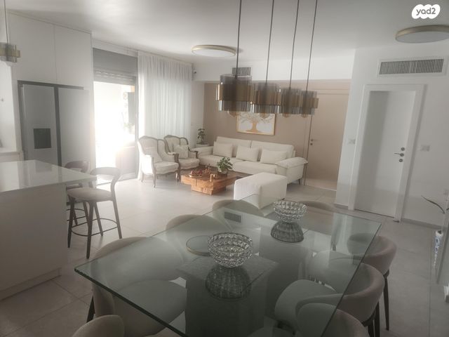 שולמית אלוני 9