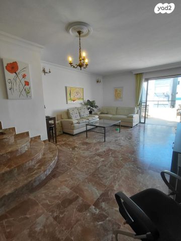 שדרות ז'בוטינסקי 16