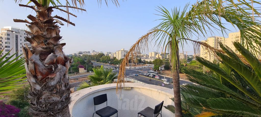 גג/ פנטהאוז להשכרה בתל אביב יפו — 2