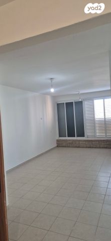 שדרות מונטיפיורי 18