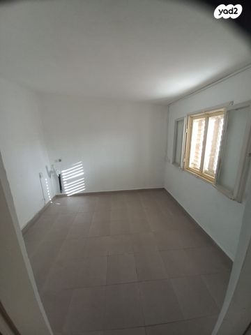 קיבוץ גלויות 52