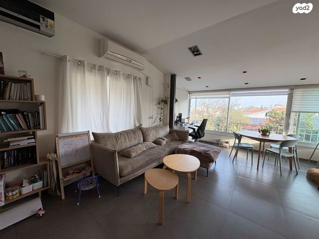 שדרות העם הצרפתי 12