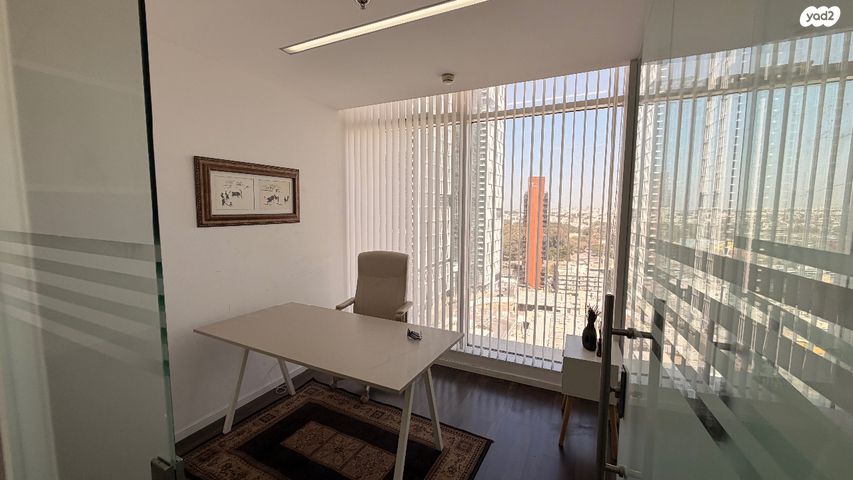 דרך זאב ז'בוטינסקי 61