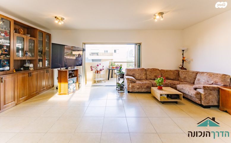 רמז, מערב ותיק