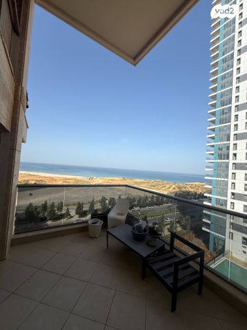 אהוד מנור 18