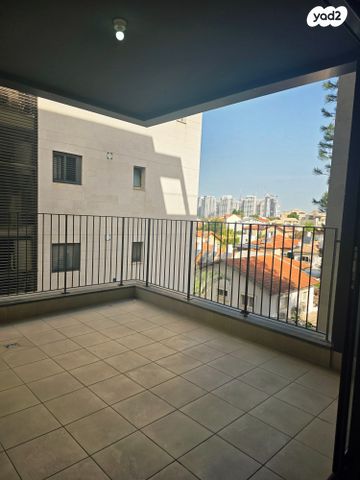 מונטיפיורי 11