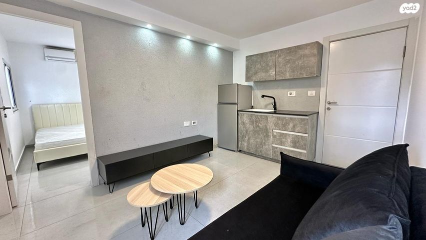 איינשטיין 27