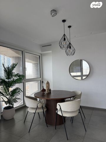 ניסים אלוני 