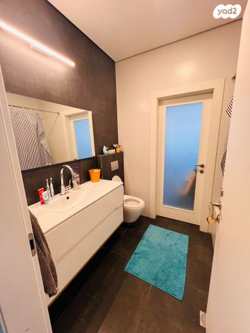 מודעת נכס, בית אורן, מתחם גרינברג, הוד השרון