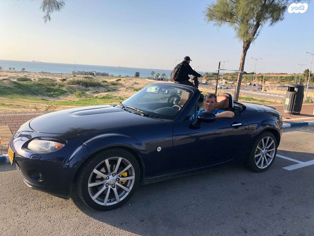 מודעת רכב מאזדה MX-5