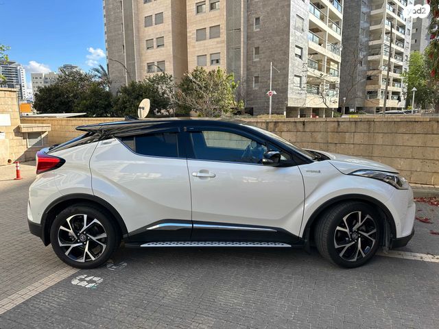 מודעת רכב טויוטה C-HR