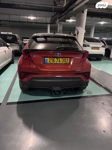 מודעת רכב טויוטה C-HR