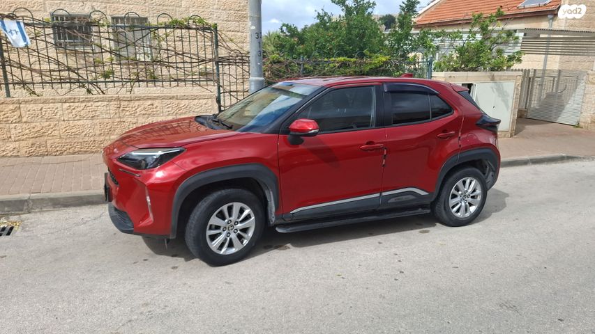 מודעת רכב טויוטה יאריס קרוס