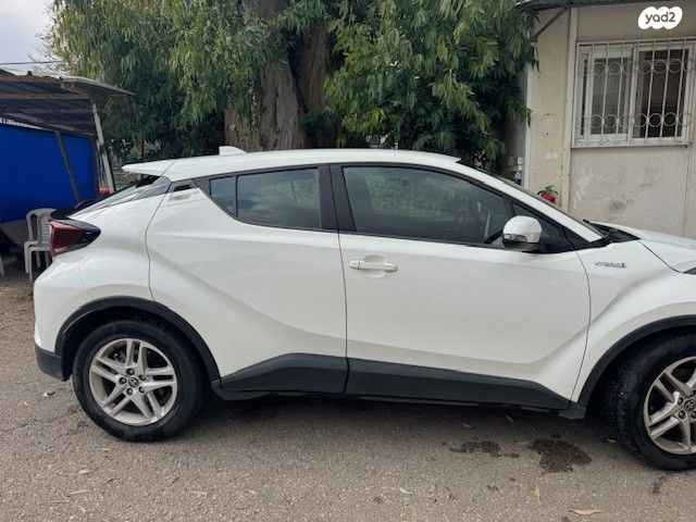 מודעת רכב טויוטה C-HR