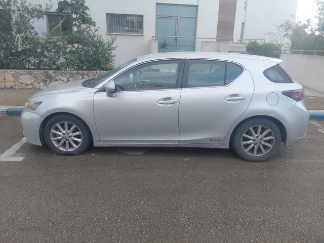 מודעת רכב לקסוס CT