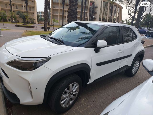 מודעת רכב טויוטה יאריס קרוס