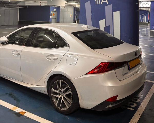 מודעת רכב לקסוס IS